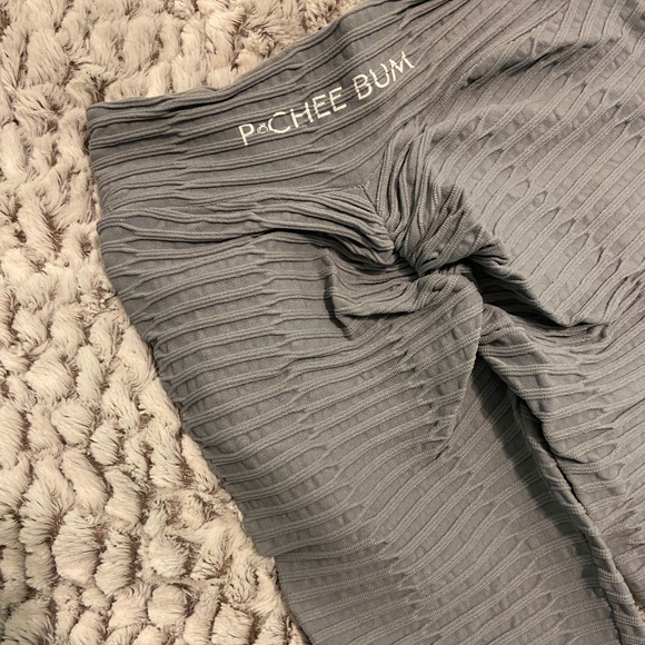 Textured Scrunch Butt Leggings - Picture 3 of 6